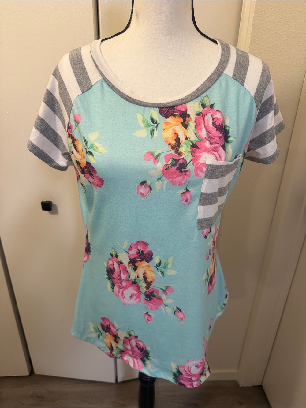 Women’s Mint Floral Short Sleeve Pocket Tee